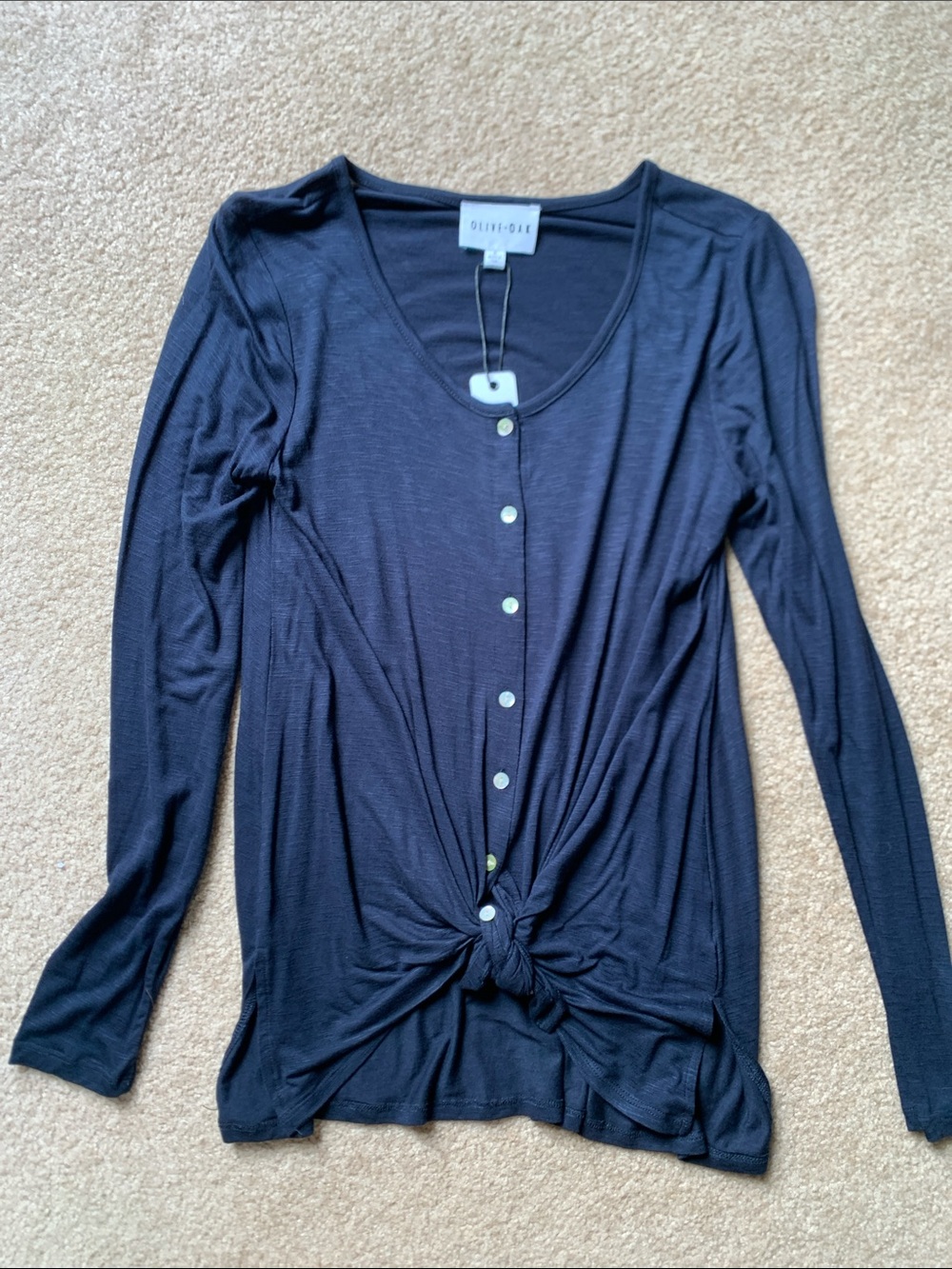Olive & Oak Black Long-Sleeve Button Front Tie Hem Top